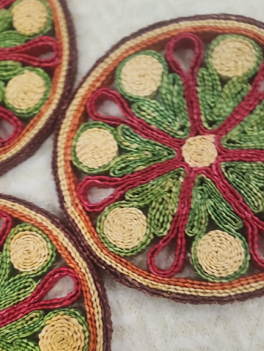 Vintg Raffia Straw Wicker Trivet Hot Pads Wall Decor Boho Bright Colors Set Of 3